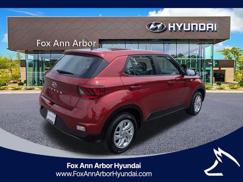 Certified 2024 Hyundai Venue SE FWD image 5