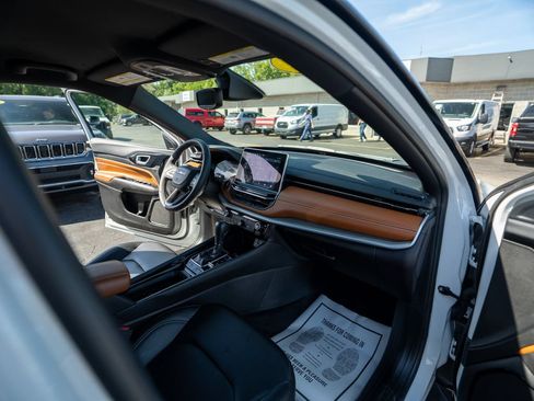 Used 2025 Jeep Compass Limited AWD/4WD image 23