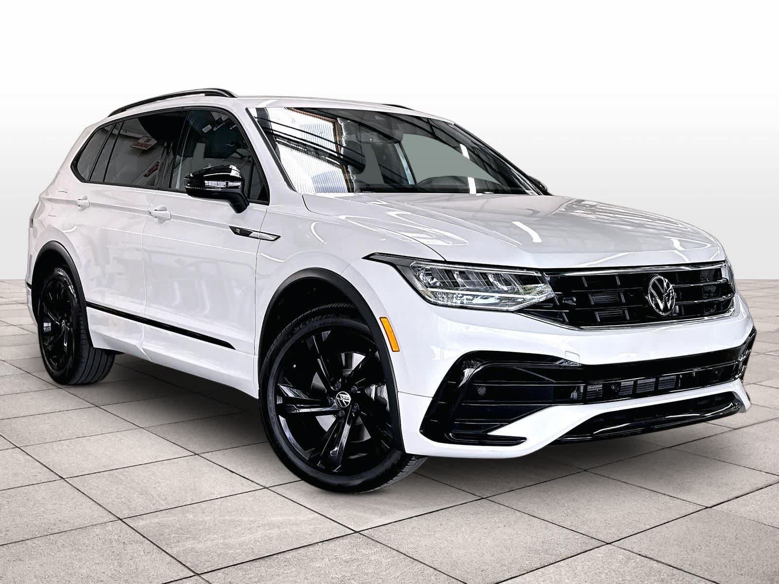 Used 2023 Volkswagen Tiguan SE R-Line FWD image 3