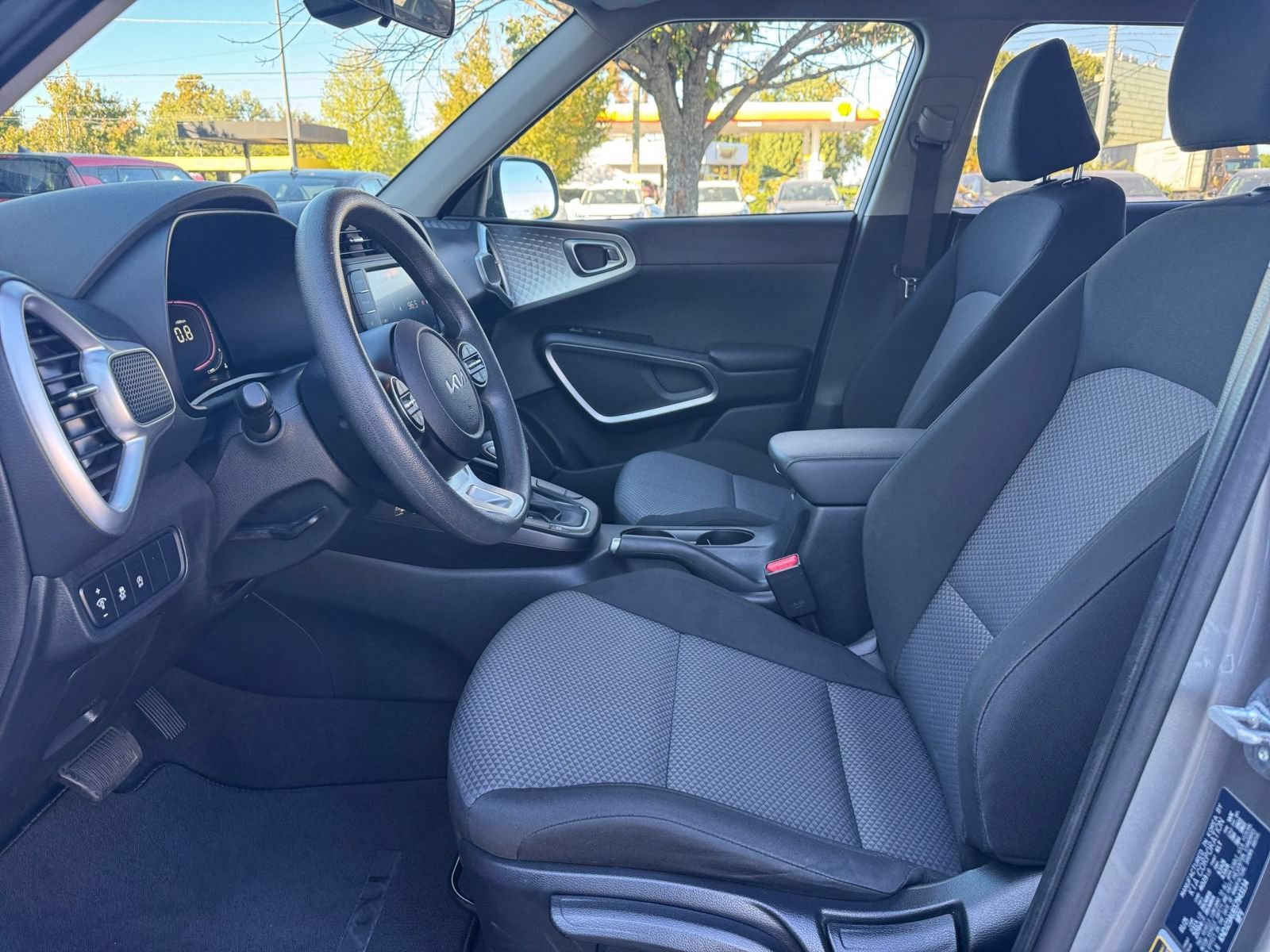 Used 2025 Kia Soul LX w/ LX Technology Package FWD image 24