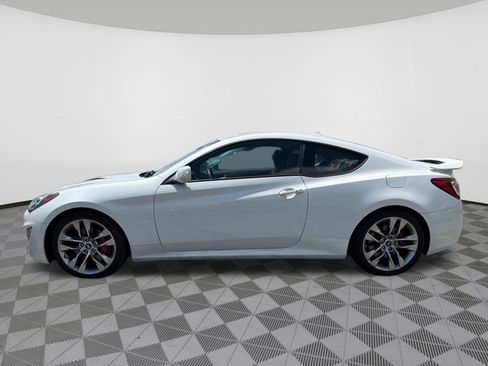Used 2013 Hyundai Genesis 3.8 RWD image 3