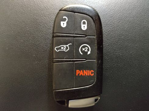 Used 2019 Jeep Grand Cherokee Overland AWD/4WD image 32