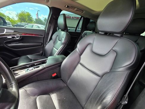 Used 2019 Volvo XC90 T5 Momentum w/ Protection Package Premier FWD image 13