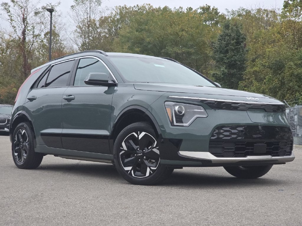 Used 2023 Kia Niro Wind w/ Wind Preserve Package FWD image 2