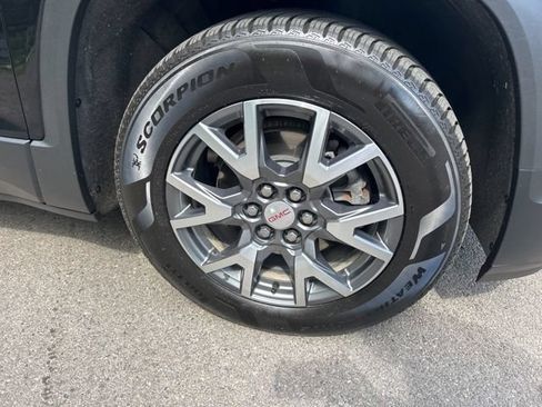 Used 2023 GMC Acadia SLT w/ Preferred Package AWD/4WD image 5