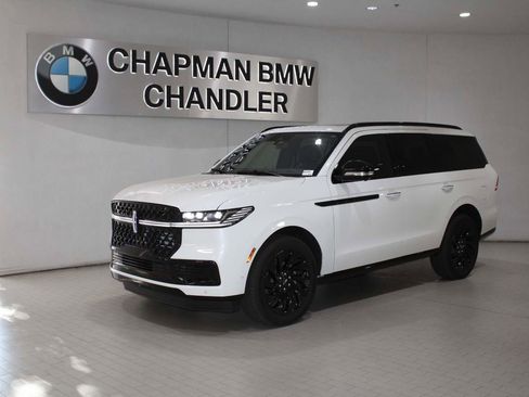 Used 2025 Lincoln Navigator Reserve w/ Jet Appearance Package image 1