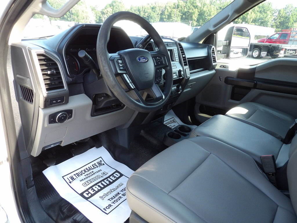 Used 2022 Ford F550 2WD Crew Cab Super Duty w/ Power Equipment Group image 16