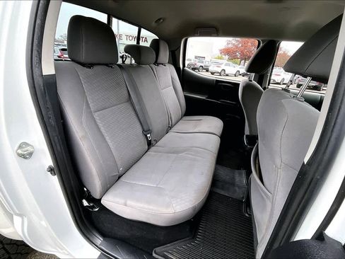 Used 2020 Toyota Tacoma SR w/ SR Convenience Package image 18