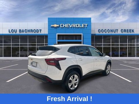 Used 2025 Chevrolet Trax LS FWD image 8