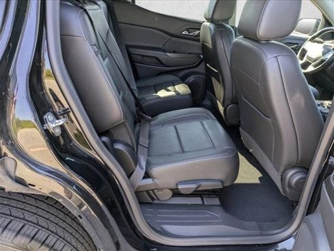 Used 2023 GMC Acadia SLT image 14