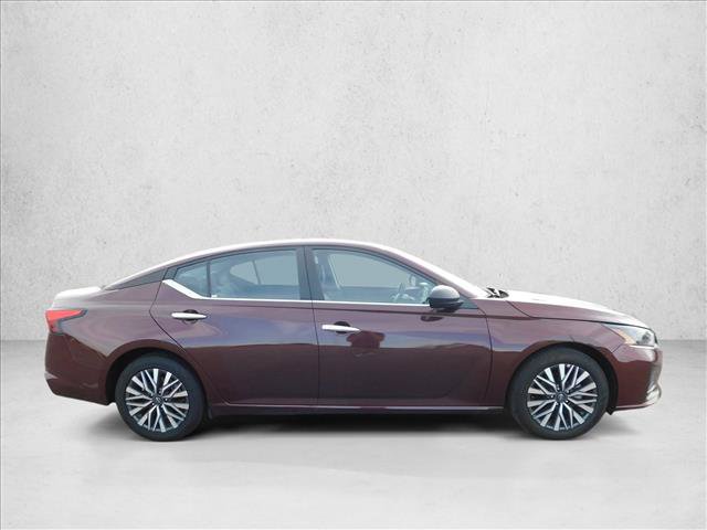 Used 2025 Nissan Altima 2.5 SV FWD image 4
