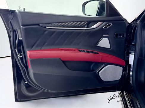 Used 2022 Maserati Ghibli Trofeo RWD image 23