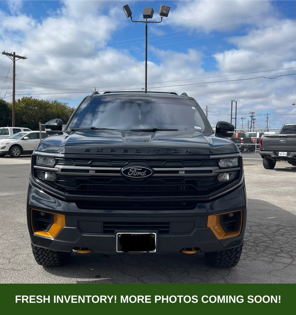 Used 2025 Ford Expedition Tremor AWD/4WD image 3