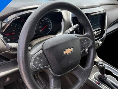 Used 2018 Chevrolet Traverse LS FWD image 17