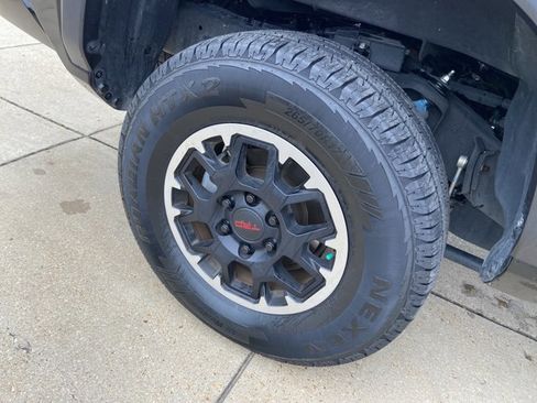 Used 2024 Toyota Tacoma TRD Off-Road AWD/4WD image 33