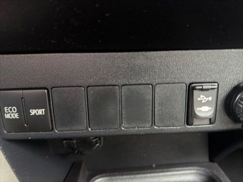 Used 2016 Toyota RAV4 XLE image 23
