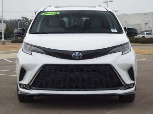 Used 2025 Toyota Sienna XSE w/ XSE Plus Package image 27