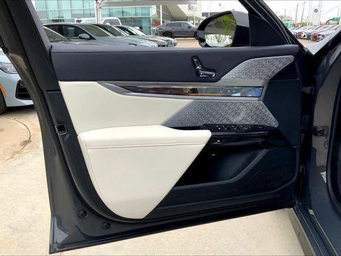 Certified 2025 BMW 760i xDrive w/ Executive Package image 20