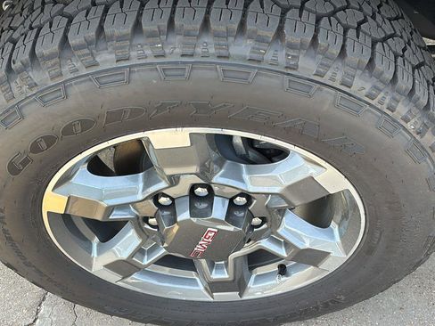 New 2026 GMC Sierra 2500 SLT w/ SLT Premium Package image 13