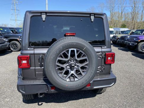 New 2026 Jeep Wrangler Unlimited Sahara AWD/4WD image 3