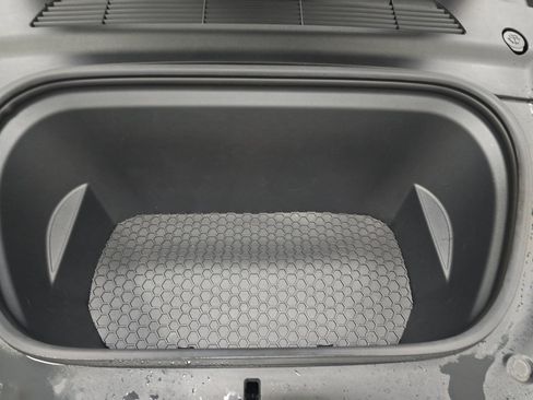 Used 2021 Tesla Model Y Long Range image 16