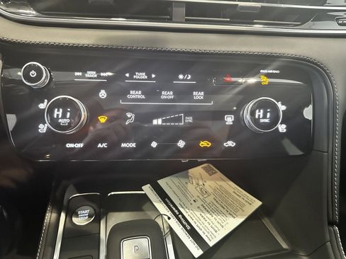 Certified 2025 INFINITI QX60 Luxe image 22