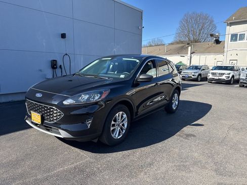 Used 2022 Ford Escape SE w/ Cold Weather Package image 1