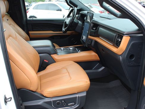 Used 2023 Ford Expedition Platinum AWD/4WD image 24