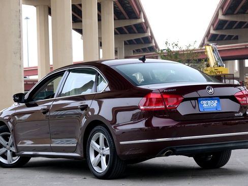 Used 2013 Volkswagen Passat TDI SEL Premium image 4