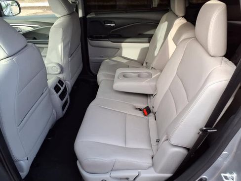 Certified 2022 Honda Pilot Special Edition image 9