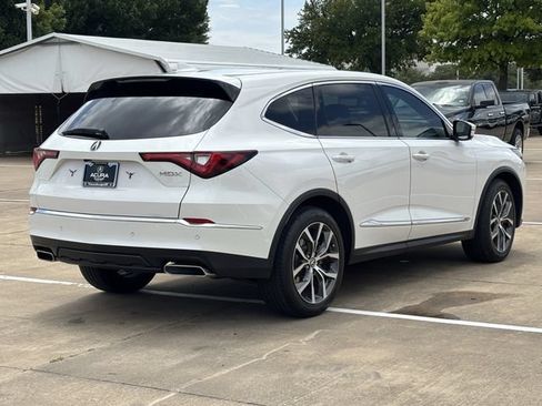 Used 2024 Acura MDX w/ Technology Package FWD image 3