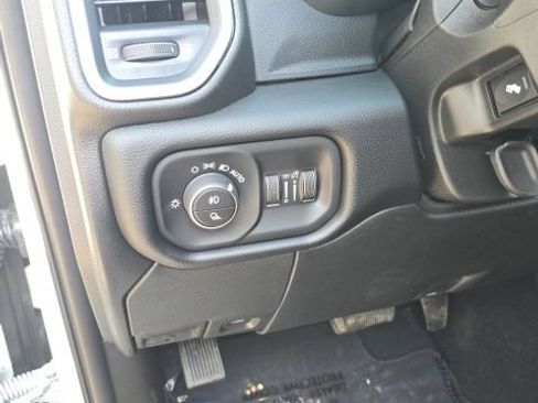 New 2026 RAM 2500 Laramie AWD/4WD image 11