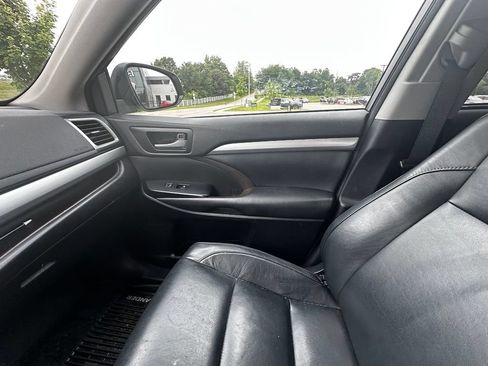 Used 2017 Toyota Highlander XLE AWD/4WD image 8
