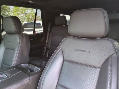 Used 2021 GMC Yukon Denali AWD/4WD image 8