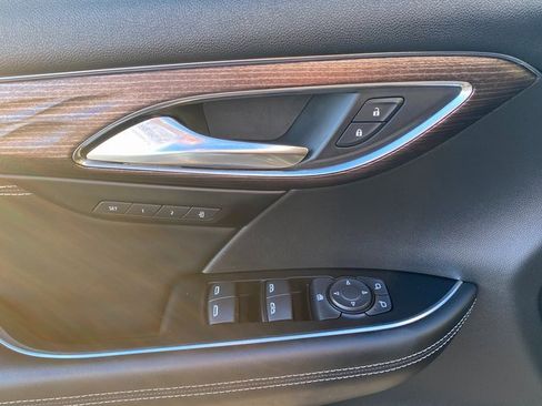 Used 2022 Buick Envision Avenir w/ Technology Package II image 20