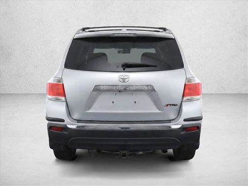 Used 2011 Toyota Highlander 4WD w/ Tow Pkg image 6