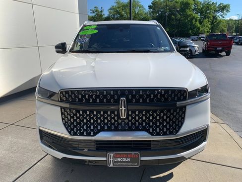 Certified 2025 Lincoln Navigator L Reserve AWD/4WD image 10