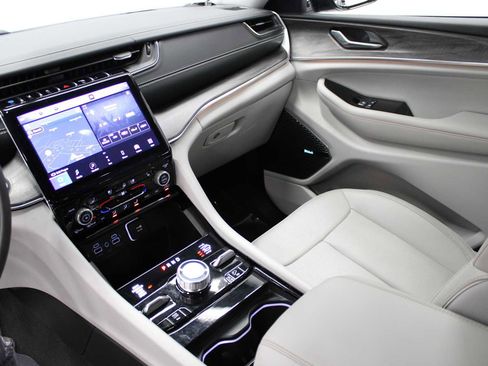 Used 2022 Jeep Grand Cherokee Overland image 24