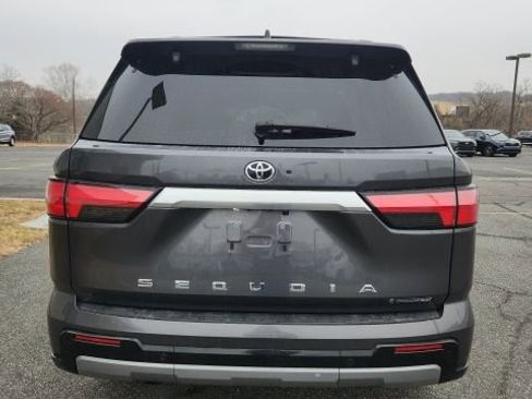 Used 2025 Toyota Sequoia Capstone image 7
