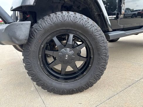 Used 2014 Jeep Wrangler Unlimited Rubicon w/ Connectivity Group AWD/4WD image 46