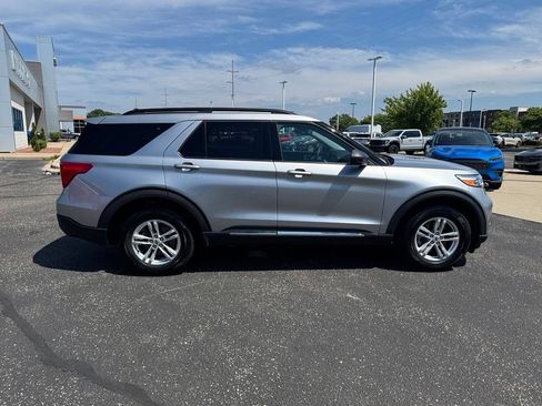 Used 2024 Ford Explorer XLT w/ Equipment Group 202A AWD/4WD image 2