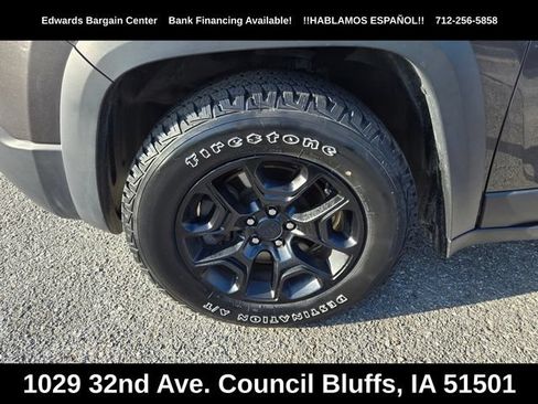 Used 2019 Jeep Cherokee Trailhawk w/ Cold Weather Group AWD/4WD image 9