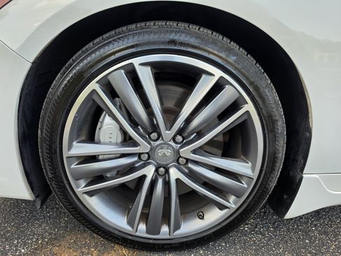 Used 2014 INFINITI Q50 Hybrid w/ Deluxe Technology Package RWD image 39