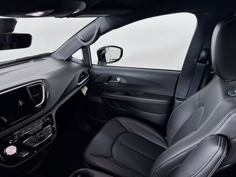 New 2026 Chrysler Voyager LX FWD image 25