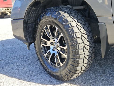 Used 2021 Nissan Titan SV w/ SV Convenience Package image 34