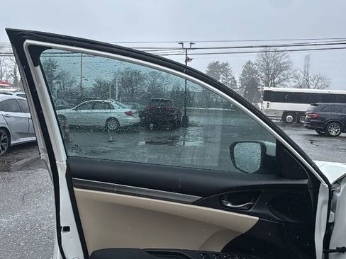 Used 2018 Honda Civic Sport image 9