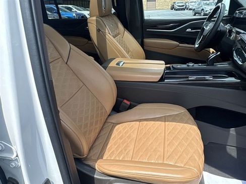 Certified 2022 Cadillac Escalade ESV Premium Luxury w/ Performance Package AWD/4WD image 28