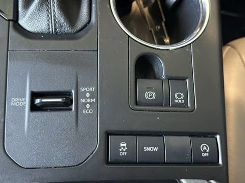 Certified 2021 Toyota Highlander XLE FWD image 27