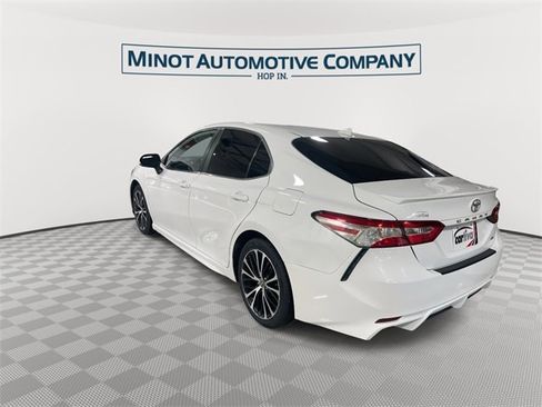 Used 2020 Toyota Camry SE image 6