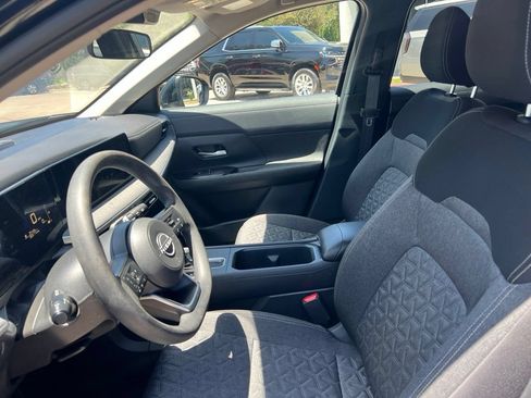 Used 2025 Nissan Kicks SV FWD image 10
